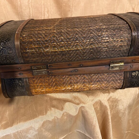 Vintage   Rare Woven Wicker  Rattan Suitcase - Picture 3 of 7